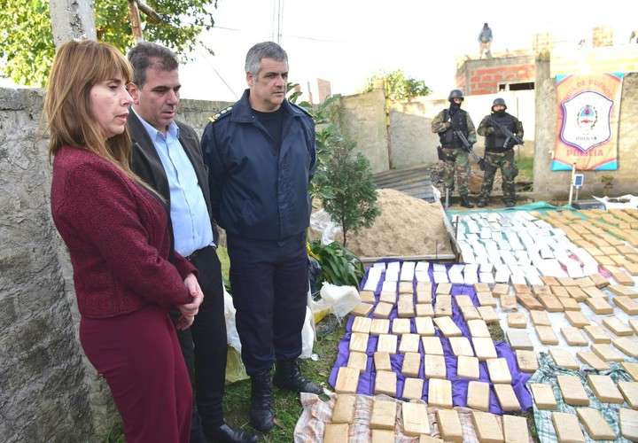 Ofrecieron una coima de $ 200 mil y les encontraron una tonelada de marihuana Ofrecieron una coima de $ 200 mil y les encontraron una tonelada de marihuana