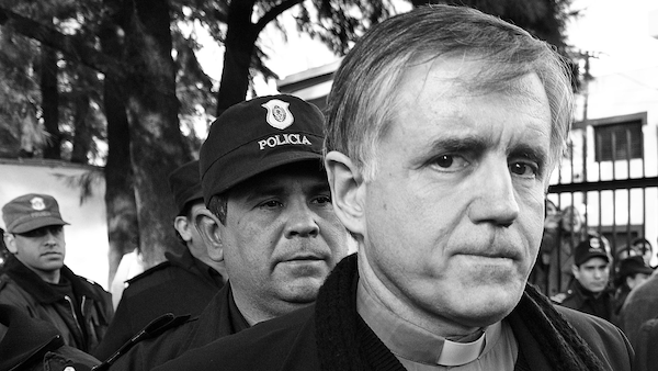 El padre Grassi, condenado a 15 años de prisión (NA)