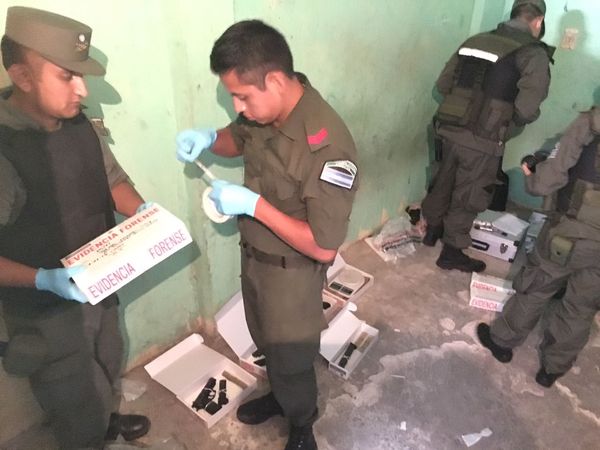 Efectivos de Gendarmería en el operativo de esta mañana.