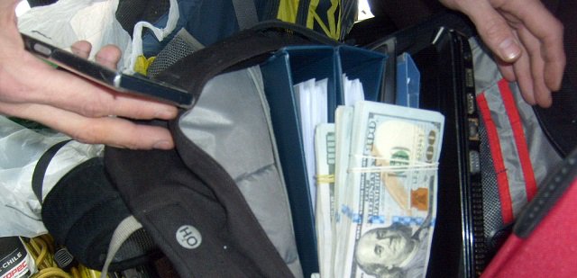 AFIP secuestró 95 mil dólares y 400 mil pesos “escondidos” a pareja chilena