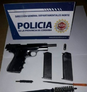 Allanaron una casa en Cosquín y secuestraron un arma de fuego