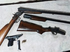 Las armas secuestradas durante los allanamientos de la víspera