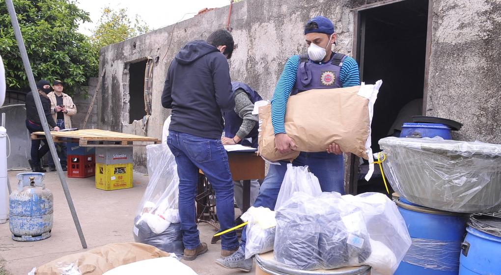 Revocaron sobreseimiento por tenencia de drogas y validaron la requisa policial